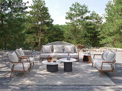 Courtyard Story: Creating Your Own Outdoor Recreation Area